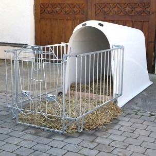 Kućica od poliestera sa ogradom za telad